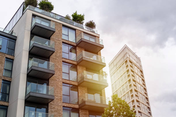 En 2025, l’investissement locatif continue d’attirer de nombreux particuliers. En effet, malgré les hausses de taux, les opportunités